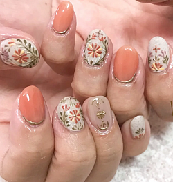 刺繍ネイル